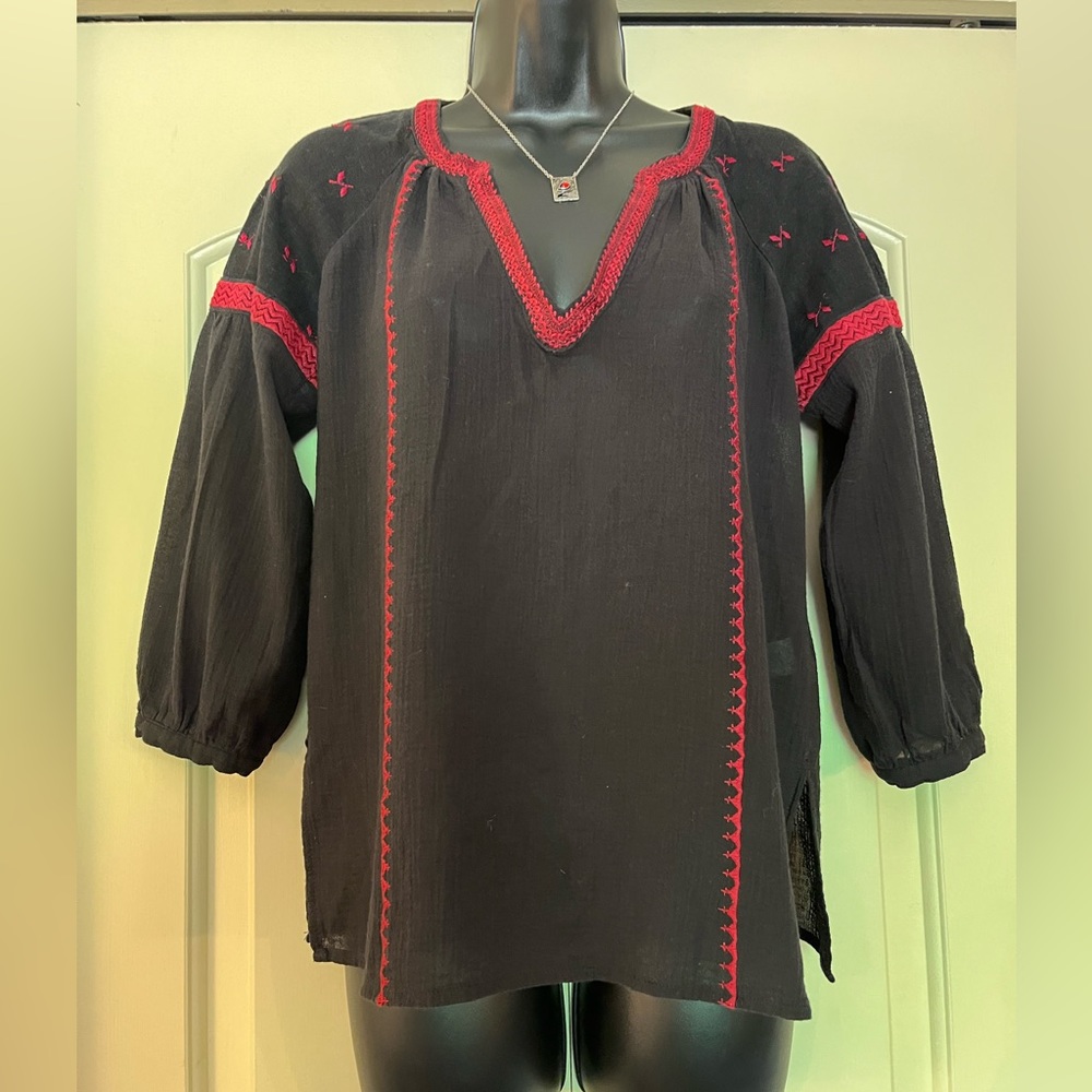 Madewell - Wonderful Black Cotton Blouse with Red Embroidery Detail.